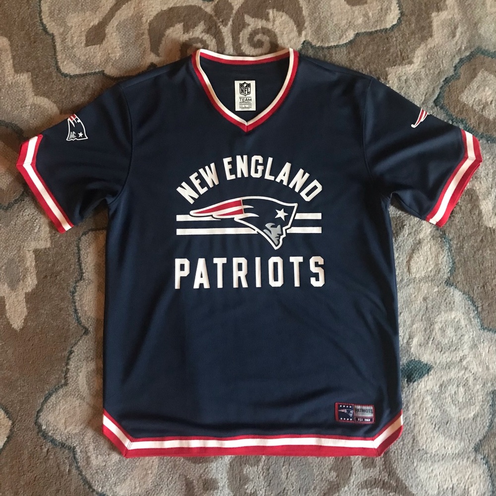 NFL Patriots t shirt large